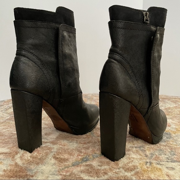Vera Wang Marilyn Booties Black Leather EUC Size 7 - Picture 6 of 15